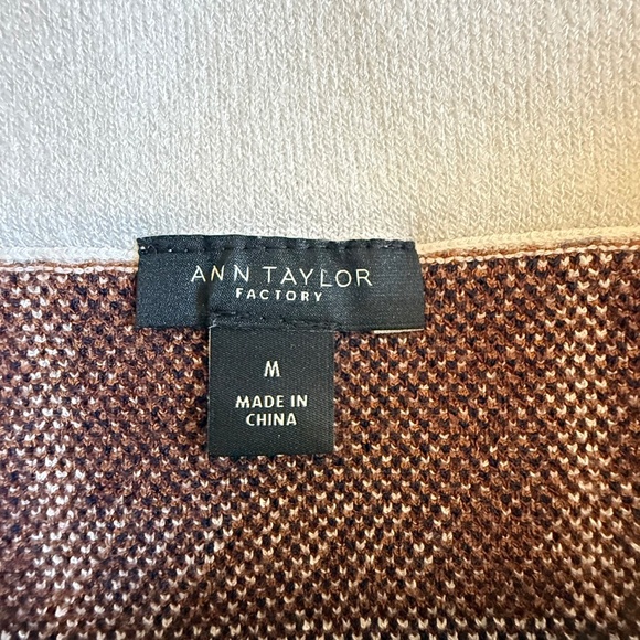 Ann Taylor Pencil Skirt - Picture 3 of 8